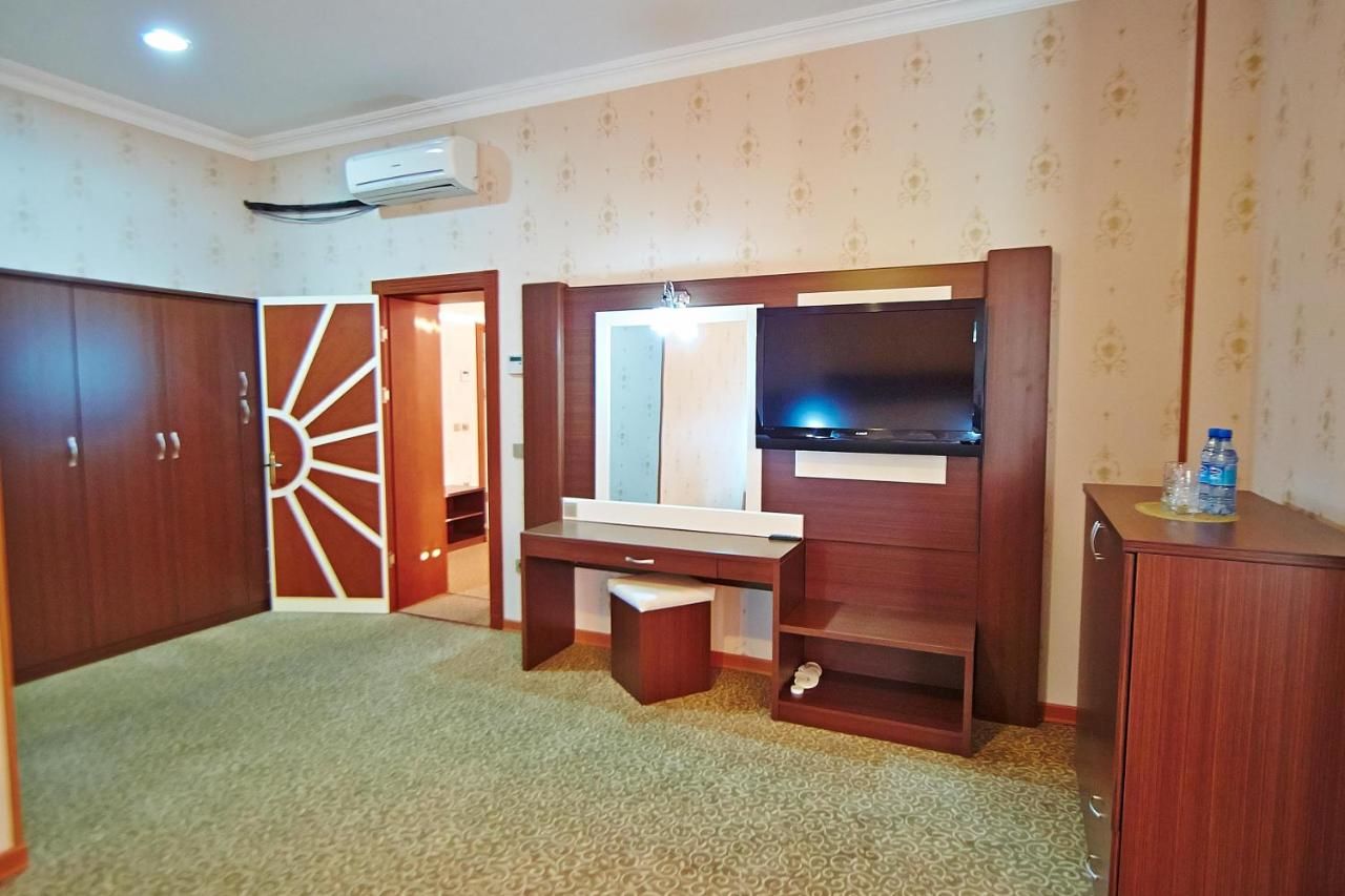 Отель Grand Nakhchivan Hotel Нахичевань