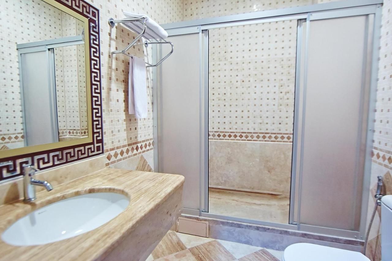 Отель Grand Nakhchivan Hotel Нахичевань