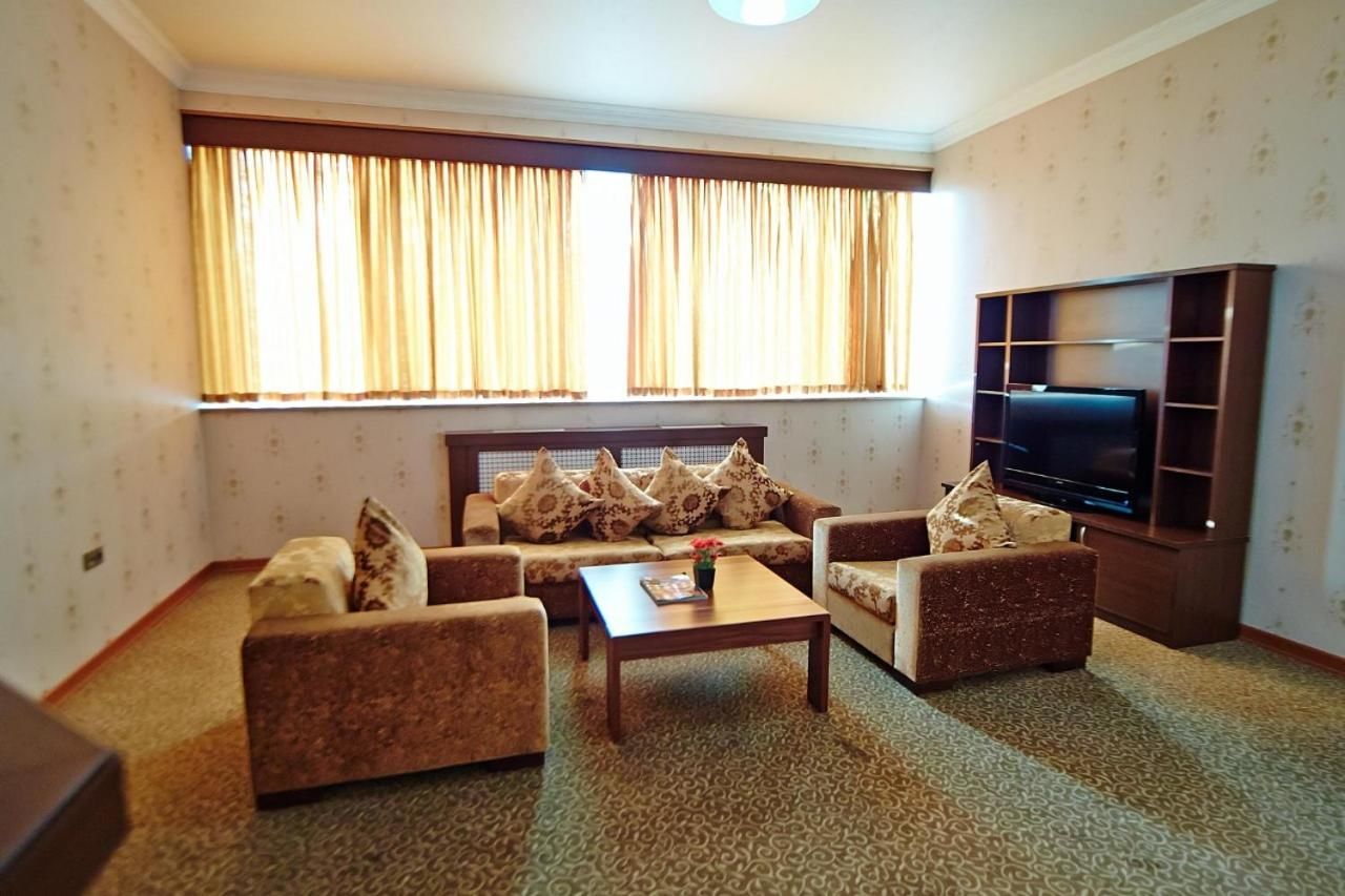 Отель Grand Nakhchivan Hotel Нахичевань