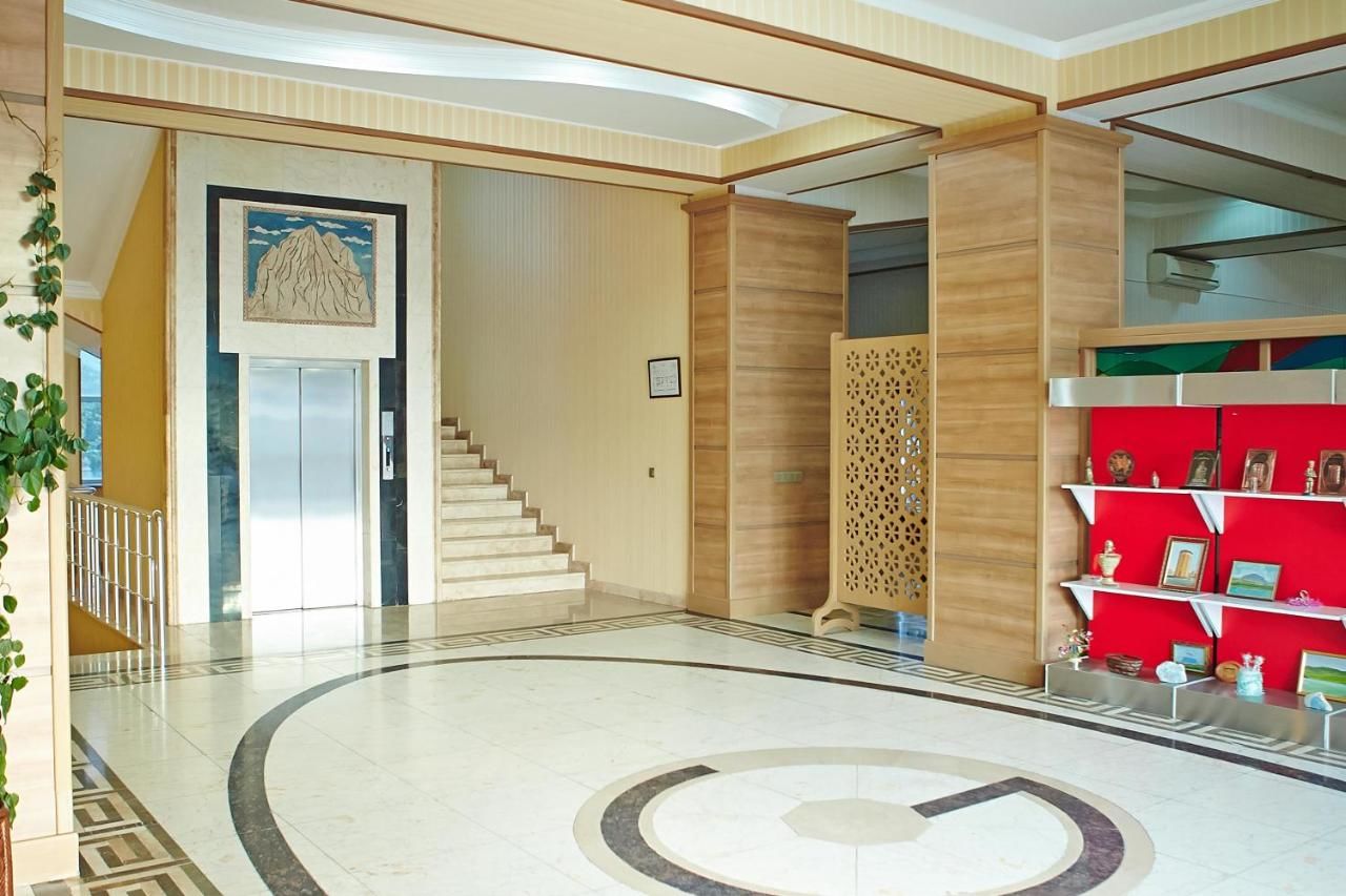 Отель Grand Nakhchivan Hotel Нахичевань-11