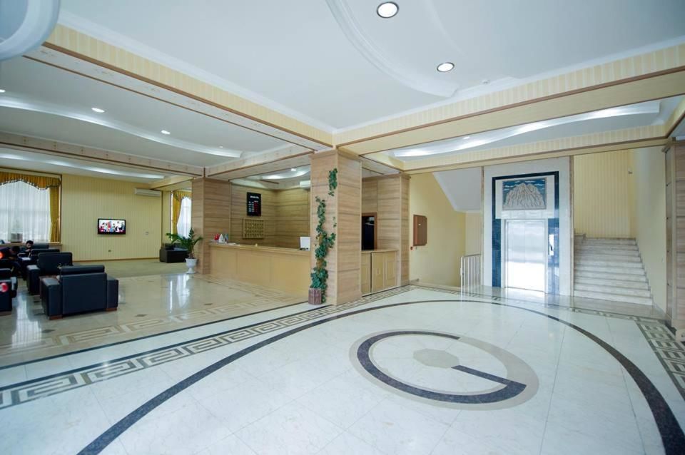 Отель Grand Nakhchivan Hotel Нахичевань-12