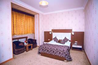 Отель Grand Nakhchivan Hotel Нахичевань Семейный люкс-11